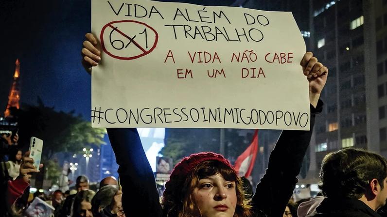 Oito em cada dez trabalhadores apoiam a redução da jornada, revela recente pesquisa do instituto Vox Populi – Imagem: Carol Mendonça/Coletivo Educação em Primeiro Lugar