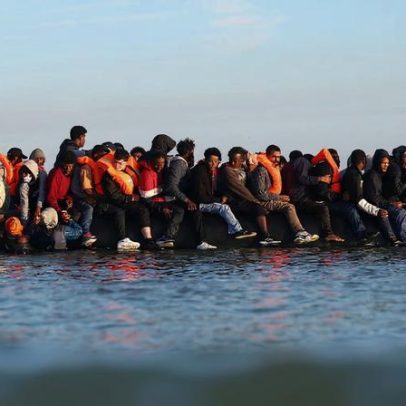 Reforma britânica propõe agência de deportação tipo ICE para deter migrantes