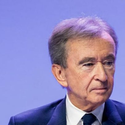 Bernard Arnault amplia participação na LVMH e reforça controle