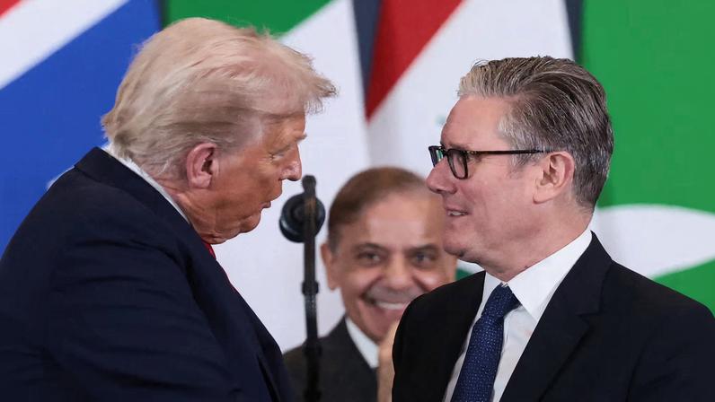 U.S. President Donald Trump talks to British Prime Minister Keir Starmer following the official signing of the first phase of the Gaza ceasefire agreement between Israel and Hamas, during a world leaders' summit on ending the Gaza war, in Sharm El-Sheikh, Egypt, October 13, 2025. REUTERS/Evelyn Hockstein