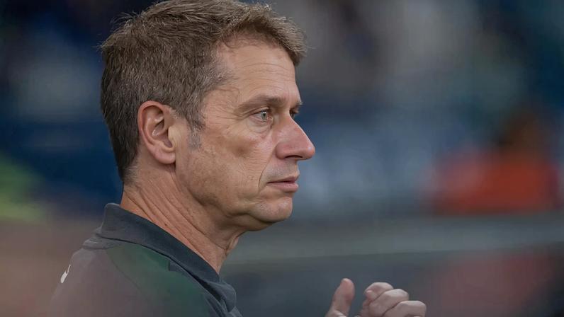 Fernando Seabra em Cruzeiro x Coritiba, no Mineirão, pelo Campeonato Brasileiro 2026. Foto: Alessandra Torres/ Agif/Gazeta Press
