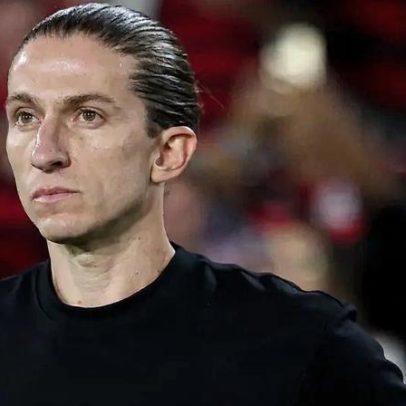 Torcida do Flamengo cobra Filipe Luís após derrota na final