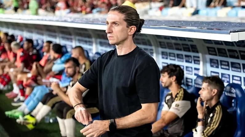 Filipe Luís durante duelo entre Flamengo e Internacional no Maracanã (Foto: Maga Jr/Agência F8/Gazeta Press)