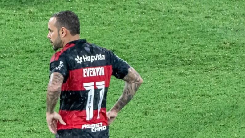Everton Cebolinha em ação pelo Flamengo na Recopa Sul-Americana, diante do Lanús (Foto: Vyctor Santos/Pera Photo Press/Gazeta Press)