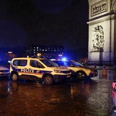 Polícia mata homem com faca no Arco do Triunfo, em Paris