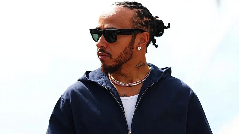 O britânico Lewis Hamilton, da Ferrari (foto: CLIVE ROSE / GETTY IMAGES NORTH AMERICA / Getty Images via AFP)