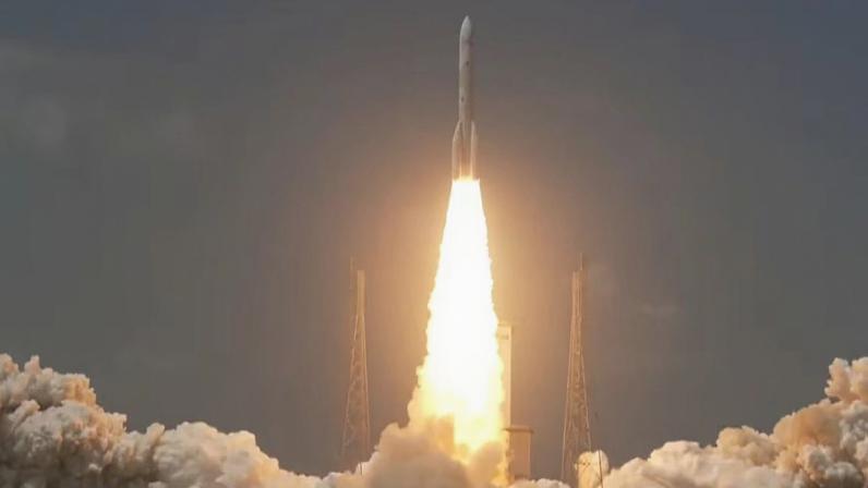 El 'Ariane 6', preparado para el lanzamiento en la base de Kourou este jueves de madrugada.