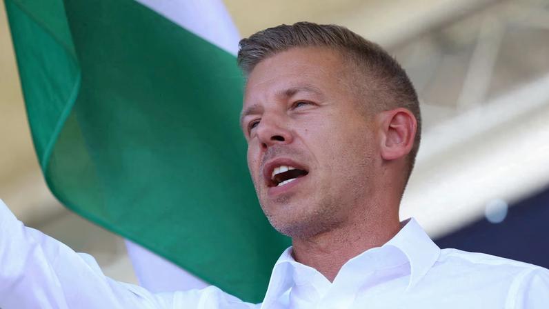 Peter Magyar, leader of the opposition Tisza party, waves a Hungarian flag at a rally near the venue of ruling Fidesz party closed doors meeting where Prime Minister Viktor Orban discusses campaign issues with party officials in Kotcse, Hungary September 7, 2025.