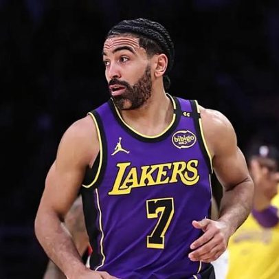 Lakers fecham troca com Hawks visando playoffs da NBA