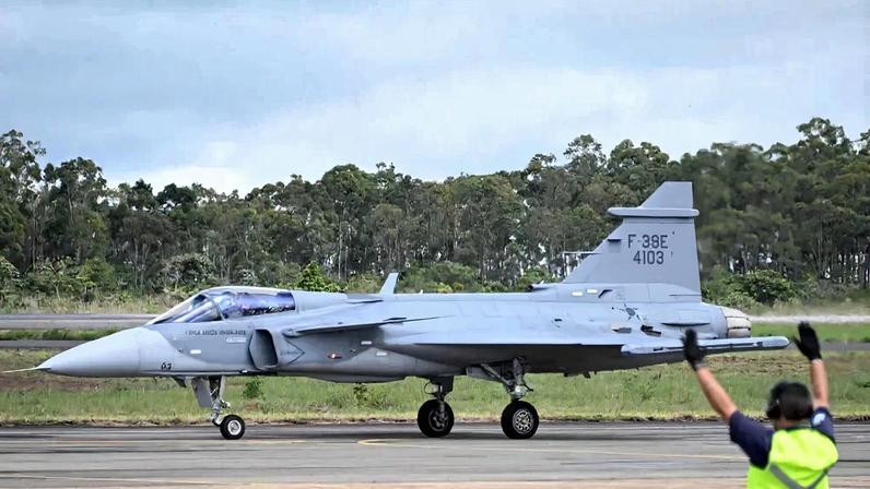 Caça F-39 Gripen: teste da Força Aérea Brasileira com os artefatos foi concluído na semana passada em Maxaranguape, ao norte de Natal (RN) (EVARISTO SA/Getty Images)