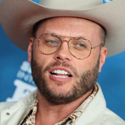 Charley Crockett chama Trump de grifter e propõe deportar Elon Musk
