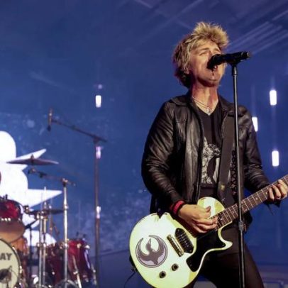 Billie Joe Armstrong pede aos agentes do ICE para deixarem o emprego, em show do Green Day