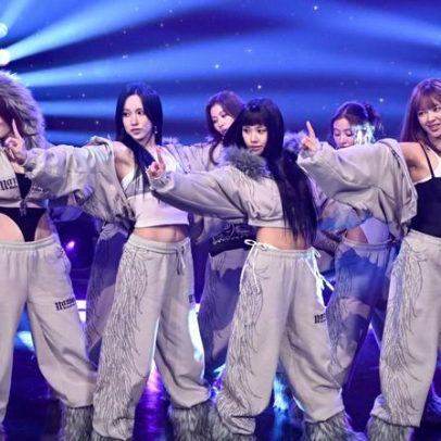 TWICE revisita o hit Strategy no programa de Fallon