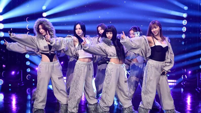 Twice perform on 'The Tonight Show'