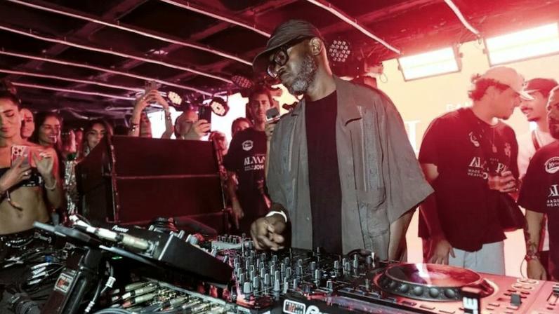 DJ sul-africano Black Coffee, um dos maiores nomes da cena eletrônica