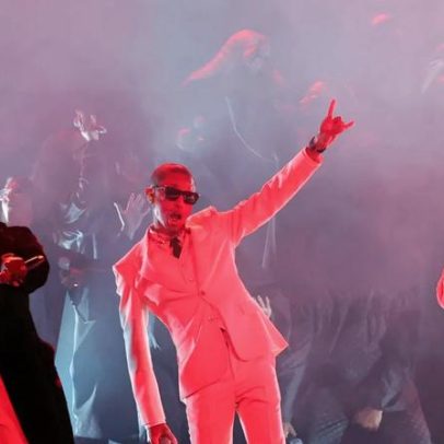 Clipse e Pharrell Williams apresentam Make It Snow em performance no Grammys