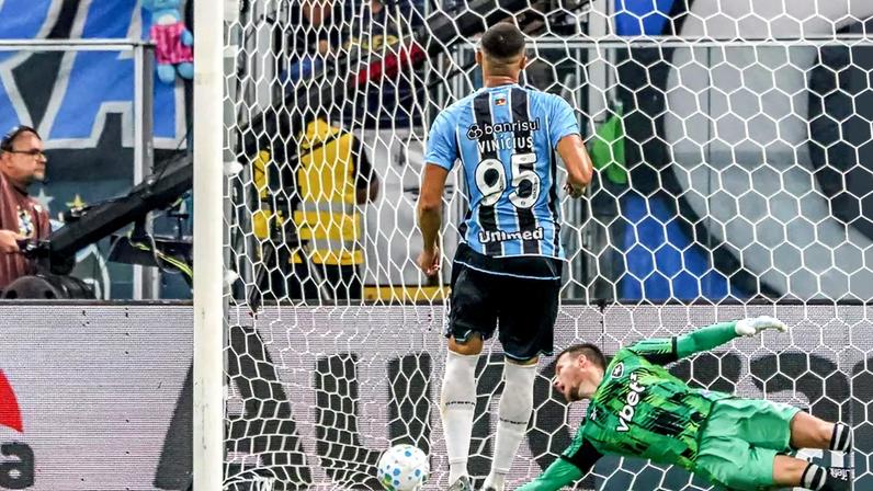 Grêmio goleia o Botafogo na segunda rodada do Campeonato Brasileiro (Foto: Elton Silveira/W9 PRESS/Gazeta Press)
