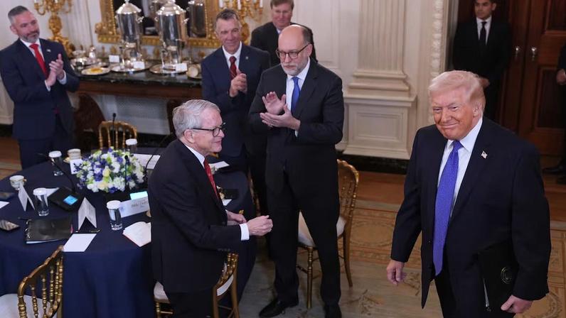 Trump, este viernes a su llegada al desayuno con gobernadores en la Casa Blanca.
