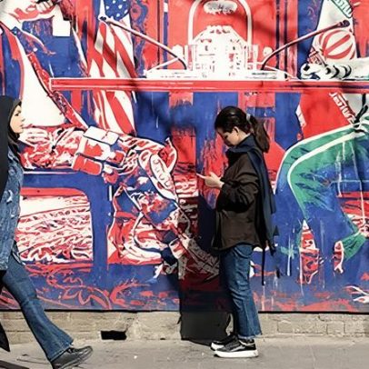Irã busca conter protestos em universidades por três dias consecutivos
