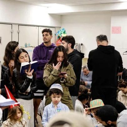 Israel fecha escolas, proíbe reuniões enquanto Irã lança mísseis retaliatórios