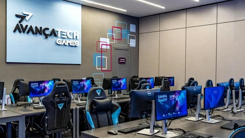 Sala de aula do Hub Sampa Games, no centro de São Paulo, pronta para receber os alunos Quer ser desenvolvedor de games? Inscrições estão abertas para curso gratuito em SP