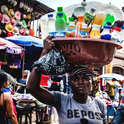Startups de reciclagem testam soluções privadas para o excesso de lixo em Lagos