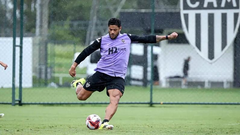 Hulk em treino na Cidade do Galo (Foto: Pedro Souza / Atlético)