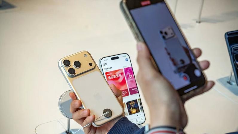 No final de 2025, de acordo com a IDC, as maiores variações positivas foram registradas pela Samsung (7,9%), Apple (6,3%) e vivo (2,7%). (Foto: Andrea Verdelli/Bloomberg)