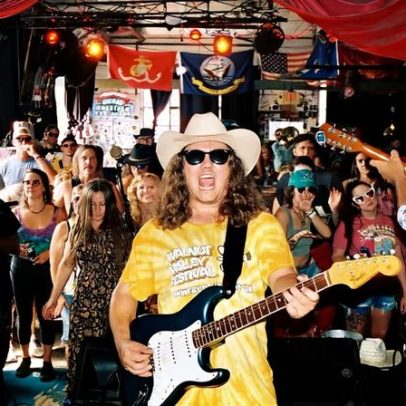 Johnny Mullenax transforma brunch bluegrass em parada obrigatória em Tulsa