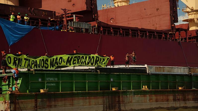 Indígenas ocupam porto para protestar contra concessão de hidrovias