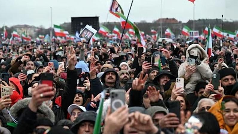 Miles de manifestantes en Múnich ha denunciado este sábado la represión del Gobierno iraní contra las recientes protestas en el país.