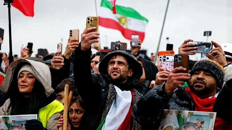 Protesto em Munique contra o regime iraniano, em 14 de fevereiro de 2026. Foto: Michaela Stache/AFP