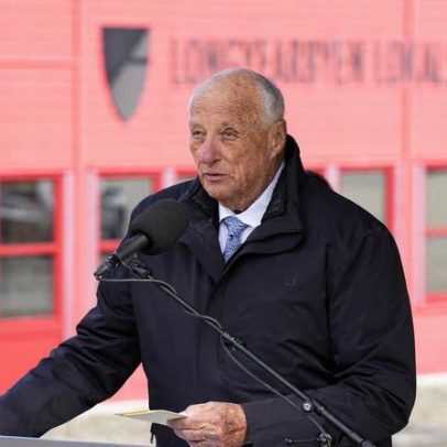 Rei Harald de Noruega é levado ao hospital na Espanha