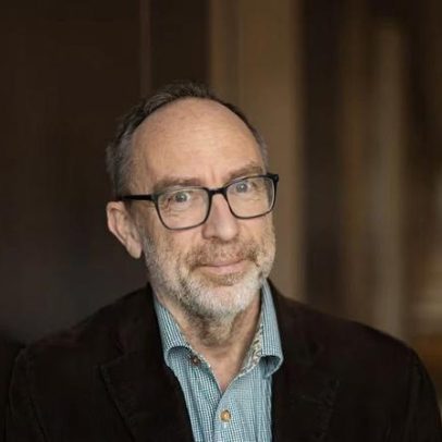 Fundador da Wikipedia critica IA como caricatura de enciclopédia e alucinações