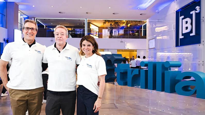 Da esqueda para direita: Gilson Finkelsztain, CEO da B3, Marcos Vanderlei Belini Ferreira, VP da B3 e Head da Trillia, e Ana Buchaim, VP de marketing e comunicação da B3