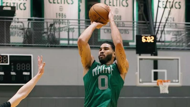 Jayson Tatum em treino com o Boston Celtics