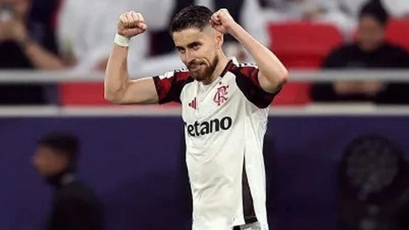 Jorginho comemora gol contra o PSG