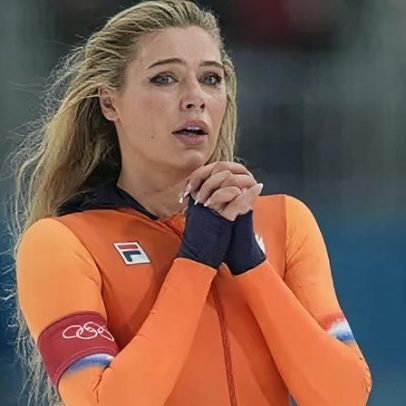 Patinadora que conquistou ouro rebate críticas à maquiagem: não define quem sou