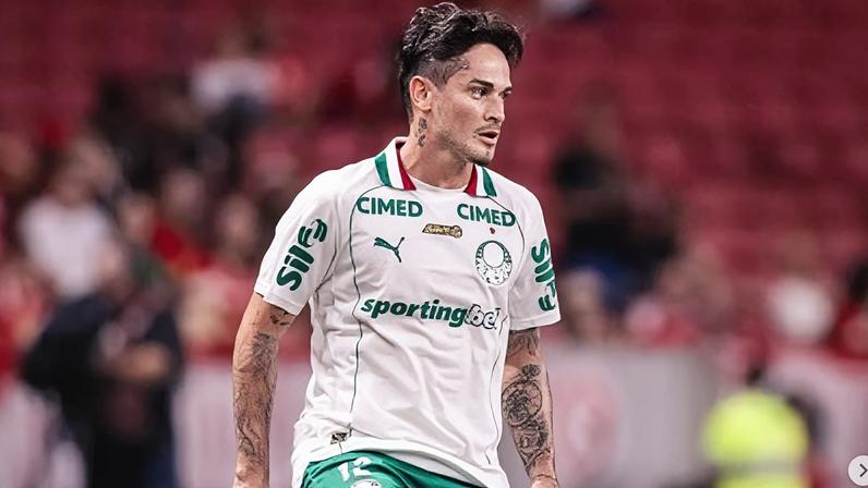Khellven é titular da lateral do Palmeiras