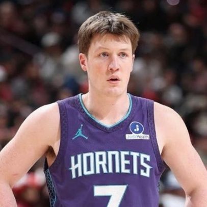 Novato dos Hornets, Kon Knueppel faz história na NBA