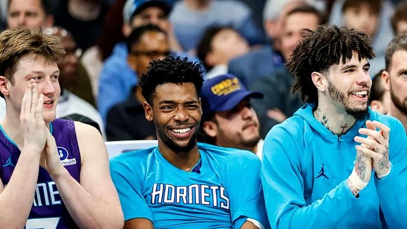 NBA Hornets núcleo jovem