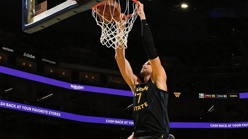 Kristaps Porzingis em sua estreia pelo Warriors