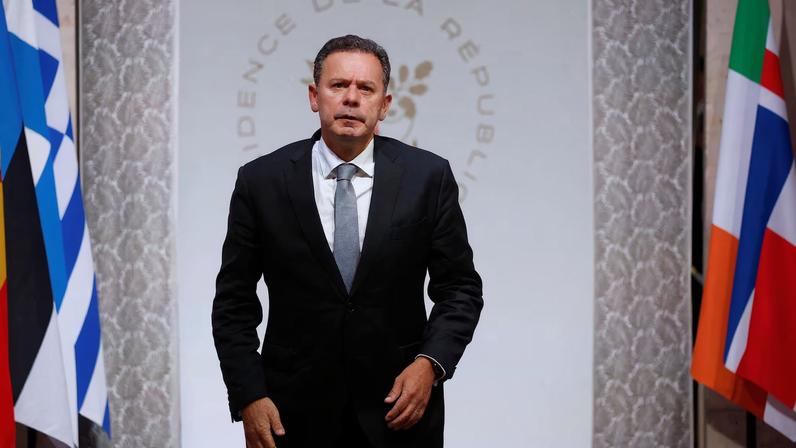 Portuguese Prime Minister Luis Montenegro arrives for the Coalition of the Willing summit at the Elysee Palace in Paris, France January 6, 2026. YOAN VALAT/Pool via REUTERS