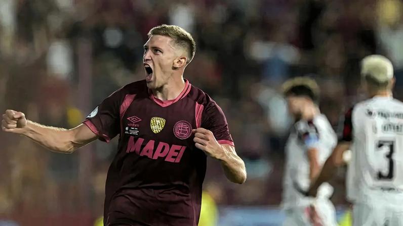 Rodrigo Castillo comemora gol da vitória do Lanús contra o Flamengo (Foto: Juan Mabromata/ AFP)