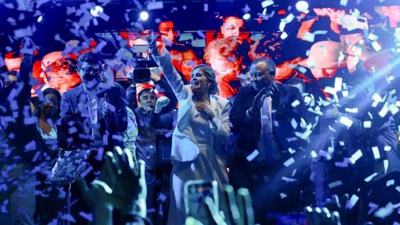Laura Fernández celebra vitória na Costa Rica
