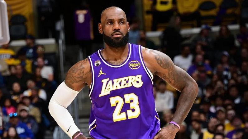 LeBron James Lakers Mavericks