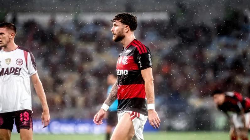 Léo Pereira em ação pelo Flamengo contra o Lanús no jogo de volta da Recopa Sul-Americana (Foto: Thiago Mendes/W9 PRESS/Gazeta Press)