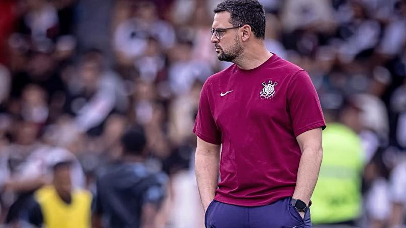 Lucas Silvestre, auxiliar técnico do Dorival Junior