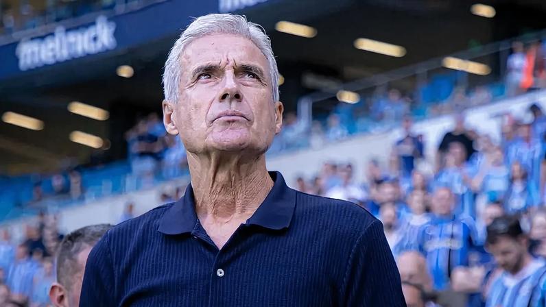 Luis Castro, treinador do Grêmio (Foto: Maxi Franzoi/AGIF/GazetaPress)