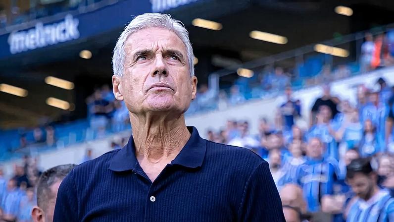 Luis Castro, treinador do Grêmio e ex-treinador do Botafogo (Foto: Maxi Franzoi/AGIF/GazetaPress)